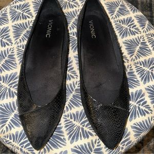 Vionic caballo black textured leather ballet flat sz 11 EUC b4